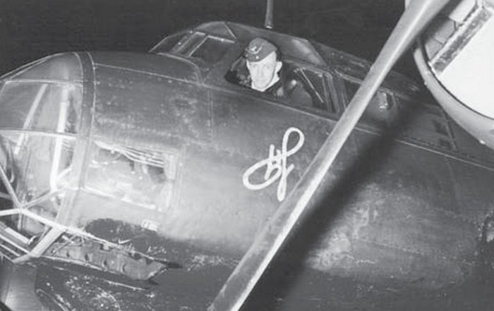 Ju 88 du KG 1 avec emblème signature Hindenburg.jpg (46.91 KiB) Viewed 538 times Ju 88 du KG 1 avec emblème signature Hindenburg.jpg